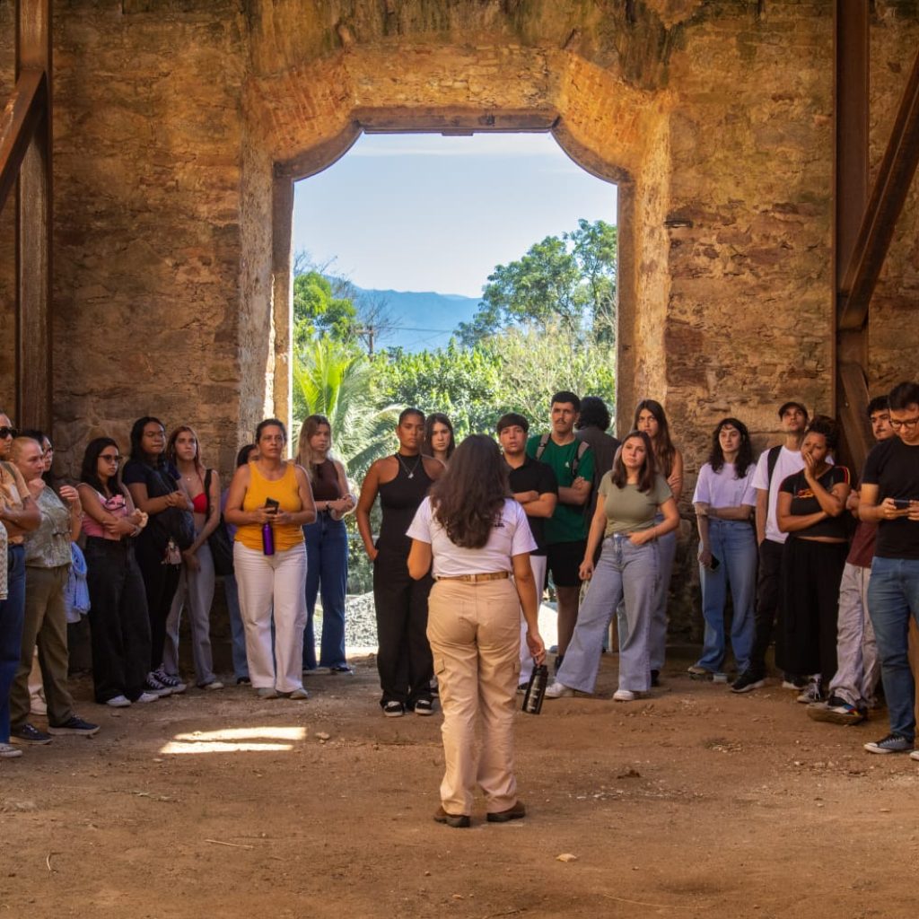 Estão abertos agendamentos para visitas acadêmicas às Ruínas de São José da Boa Morte, em Cachoeiras de Macacu (RJ). O programa, conduzido pela Elysium Sociedade Cultural, recebe inscrições até o fim de junho e convida universidades e escolas a participarem de uma imersão prática sobre preservação do patrimônio histórico.bisitbis